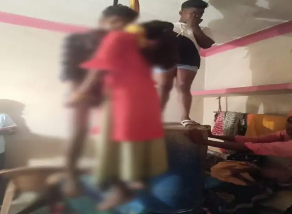 घर वालो ने शादी से किया इंकार तो लगा लिए फांसी,पंखे  से लटकती मिली प्रेमी जोड़ों की लाश...