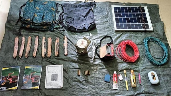 जवानों ने नक्सल कैम्प किया ध्वस्त, कई नक्सलियों के मारे जाने की खबर, विस्फोटक व अन्य सामग्री बरामद