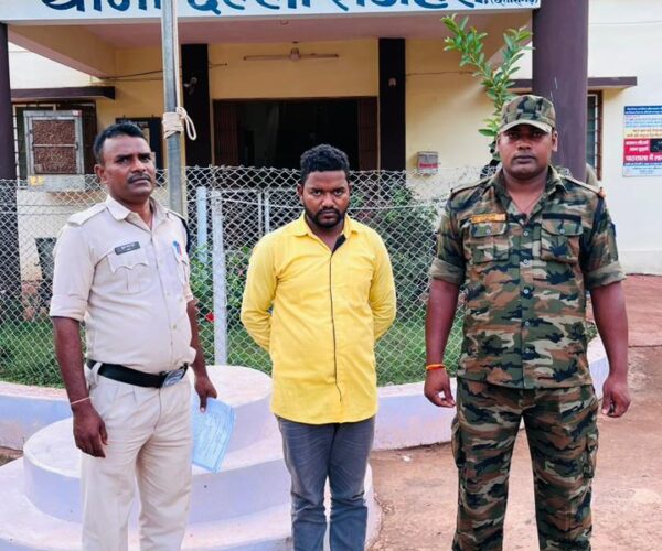 फर्जी अधिकारी बन ग्रामीणों से धोखाधड़ी करने वाला आरोपी गिरफ्तार, पीएम आवास योजना के नाम पर कर रहा था ठगी