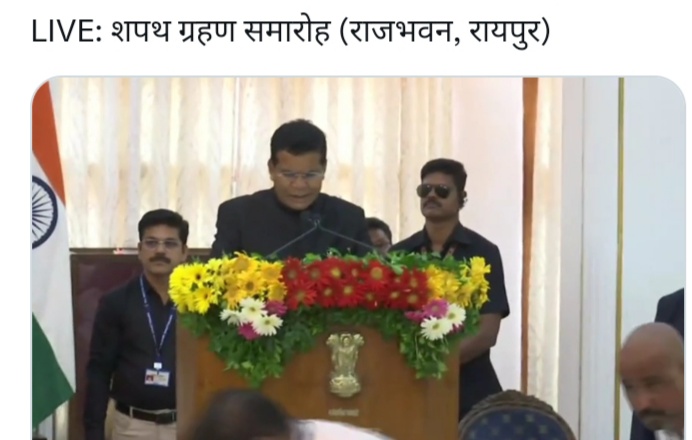 मोहन मरकाम ने ली मंत्री पद की शपथ: राजभवन में राज्यपाल ने दिलाई शपथ...समारोह में सीएम भूपेश बघेल भी मौजूद..देखे लाइव विडियो