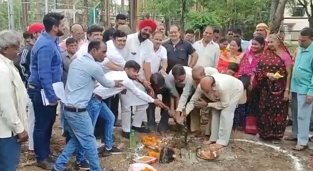 विधायक कुलदीप जुनेजा और पार्षद अमितेश भारतद्वाज ने 25लाख के हमर क्लिनिक भवन निर्माण कार्य का किया भूमिपूजन
