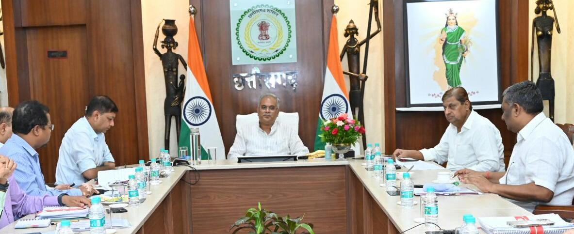 वन संरक्षण-संवर्धन सहित वनवासियों के उत्थान के लिए बेहतर कार्य करें : भूपेश बघेल