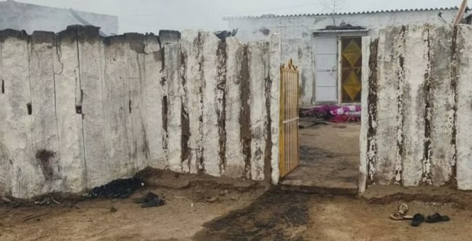 खौफनाक वारदात : पुरानी रंजिश में एक परिवार के चार सदस्यों को जिंदा जलाया, घर के आंगन में मिले शव, दहशत में लोग