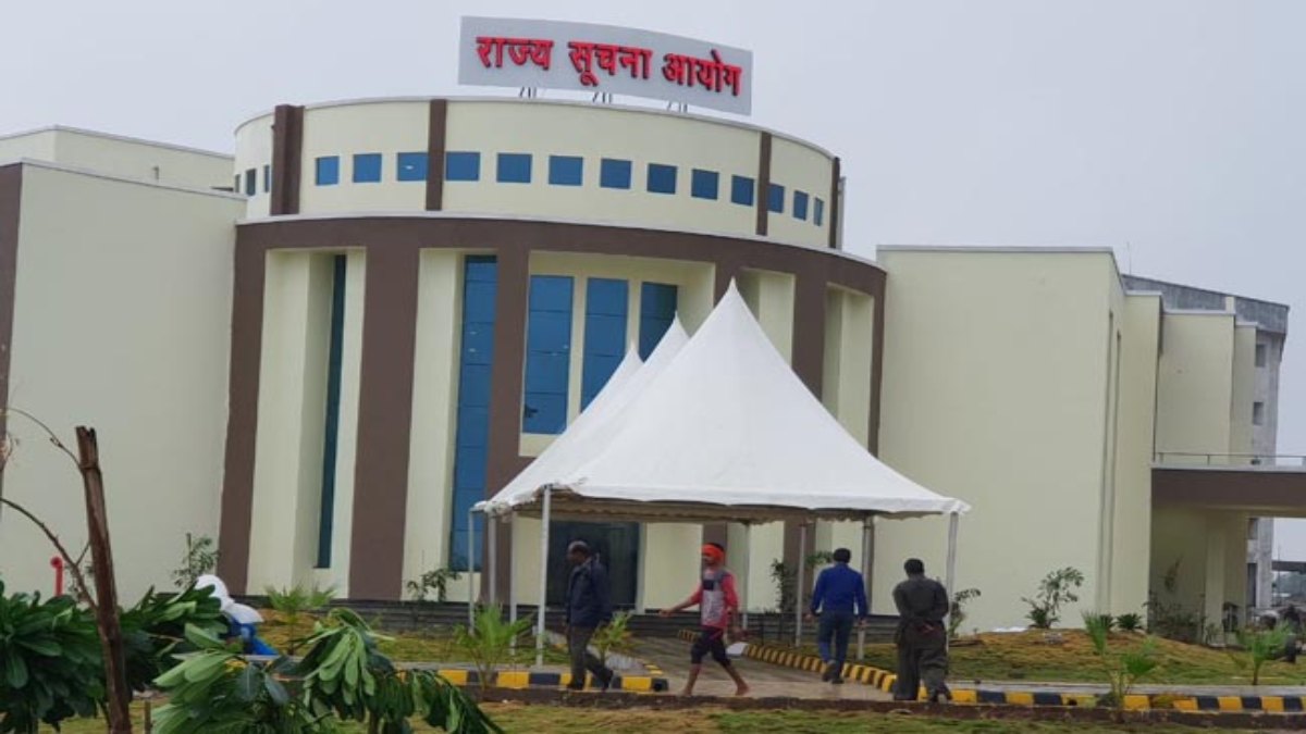 दो जन सूचना अधिकारियों पर लगा भारी जुर्माना, तहसीलदार और उप अभियंता के नाम शामिल