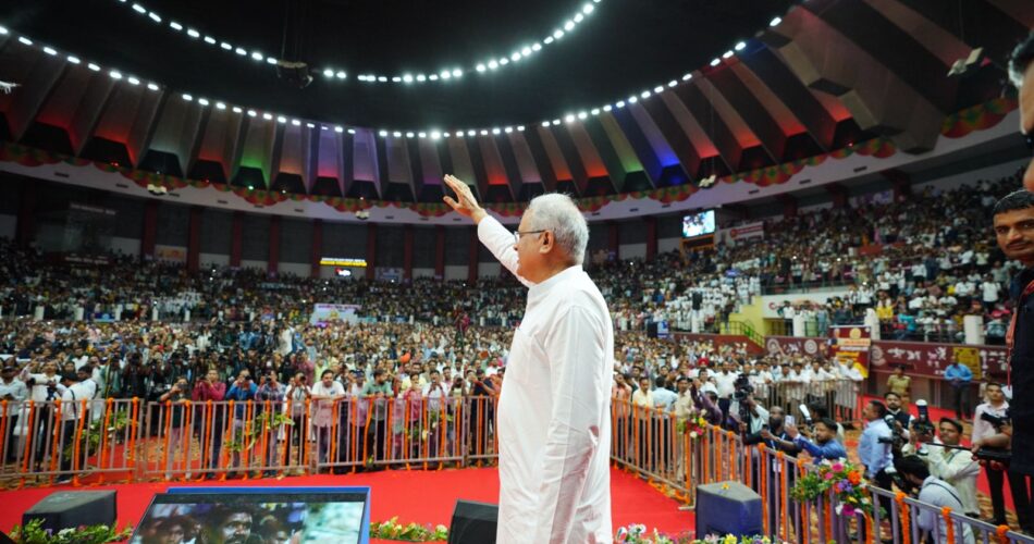 युवाओं से भेंट मुलाकात करने बलबीर सिंह जुनेजा स्टेडियम पहुंचे सीएम बघेल...देखें कार्यक्रम का लाइव वीडियो