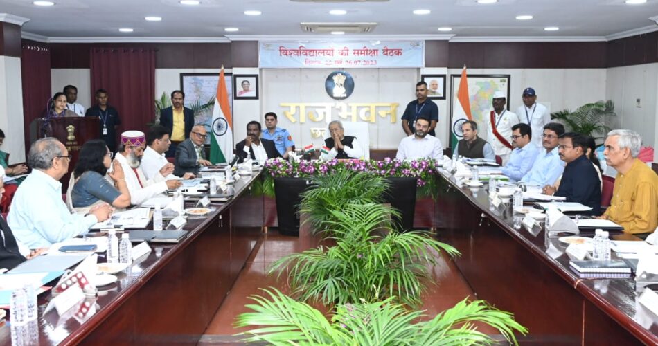 राज्यपाल हरिचंदन ने सरकारी विश्वविद्यालयों के शैक्षणिक कार्यो की समीक्षा की 