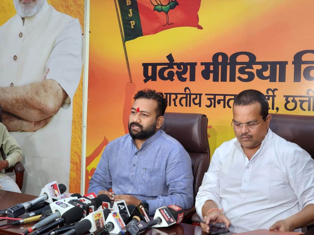 युवाओं का 15 हजार करोड़ खाने वाले अब उनसे मिल रहे हैं : अमित साहू