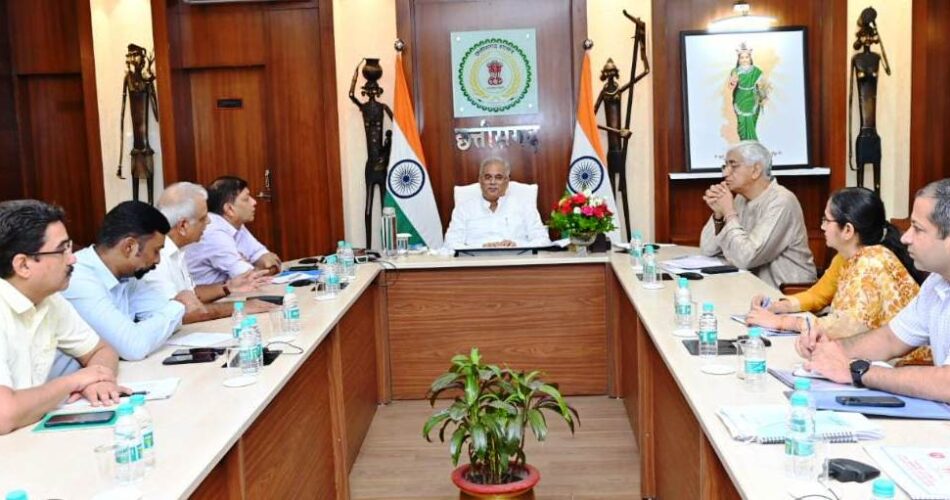 उच्चस्तरीय बैठक : सीएम ने कंजेक्टिवाइटिस की रोकथाम के उपायों के तैयारियों का लिया जायजा