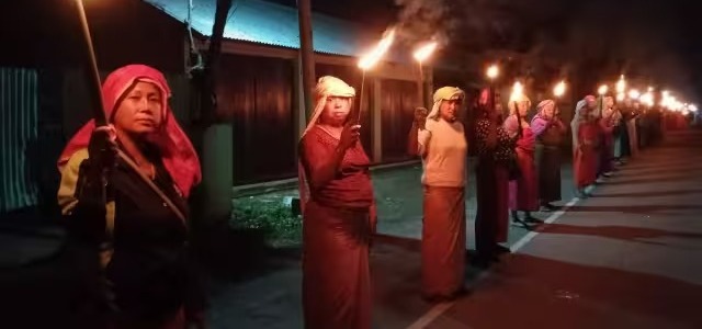 MANIPUR VIOLENCE: हिंसा जारी : अब सुरक्षाबलों और हमलावरों के बीच मुठभेड़, 3 की मौत, I.N.D.I.A के 20 सांसद मणिपुर रवाना