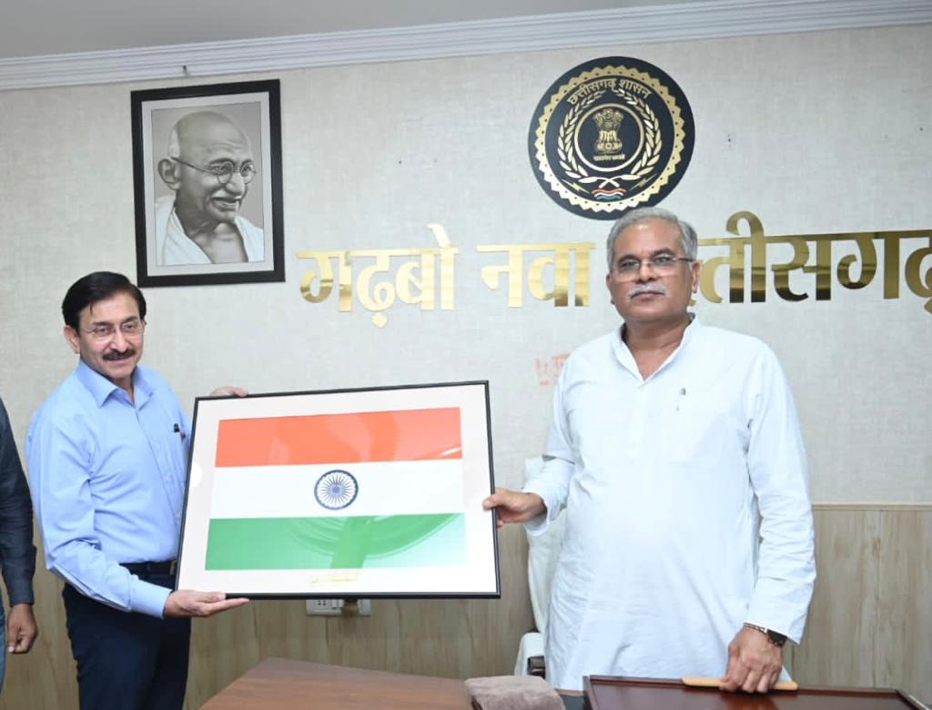 फ्लैग फाउंडेशन ऑफ इंडिया का तिरंगे के माध्यम से राष्ट्रसेवा की शपथ का अभियान