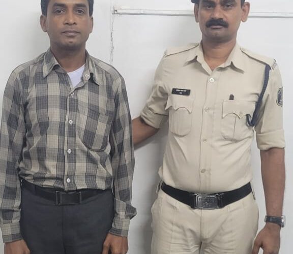 CRIME NEWS : गला दबाकर पत्नी की हत्या करने वाला आरोपी गिरफ्तार, डी.एन.ए. टेस्ट की रिपोर्ट से हुआ खुलासा 