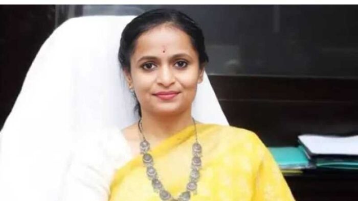 Breaking : राज्य सरकार ने की बड़ी कार्रवाई, आईएएस Ranu Sahu को किया सस्पेंड..