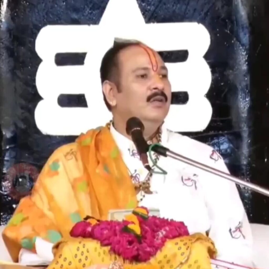 संस्कार देकर बच्चो को पढाकर लायक बनाए, नही तो वो मां-बाप को नालायक समझने लगगे - प्रदीप मिश्रा