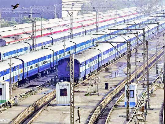 ट्रेनों के रद्द होने से यात्रियों की बढ़ी परेशानी, रेलवे प्रशासन ने लिया फैसला, इन गाड़ियों में लगेंगे एक्स्ट्रा कोच