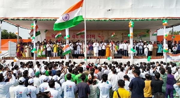 छत्तीसगढ़ ने रचा कीर्तिमान: दो लाख लोगों ने एक साथ &lsquo;वंदे मातरम&rsquo; गाकर बनाया अनोखा रिकॉर्ड