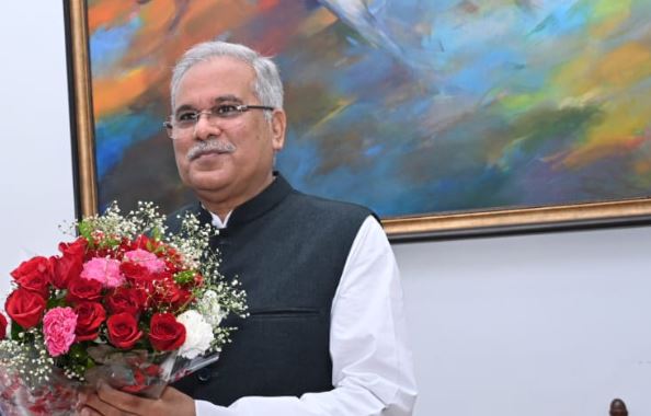 CM भूपेश बघेल का जन्मदिन आज : राजनेताओं के साथ ही ब्यूरोक्रेट्स भी पहुंच रहे बधाई देने