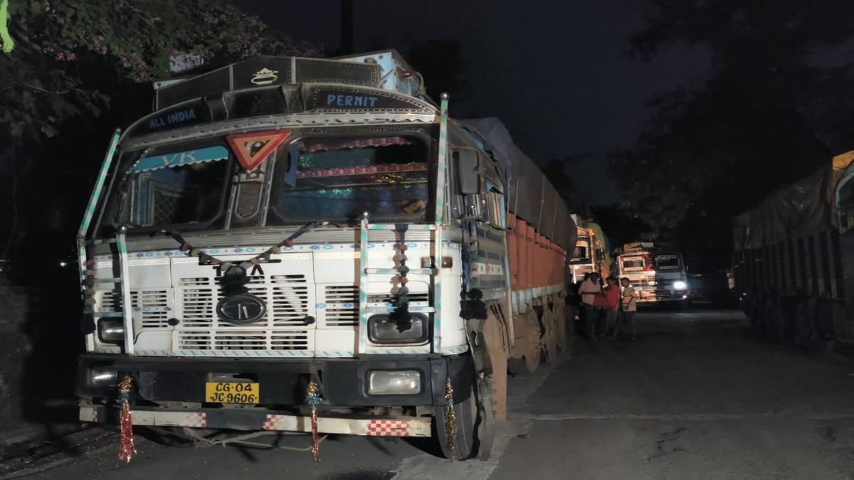 Breaking: छत्तीसगढ़ के कई जिलों में स्टेट GST का छापा, बिना कागजात के ट्रांसपोर्टिंग...कई गाड़ियां जब्त..!!