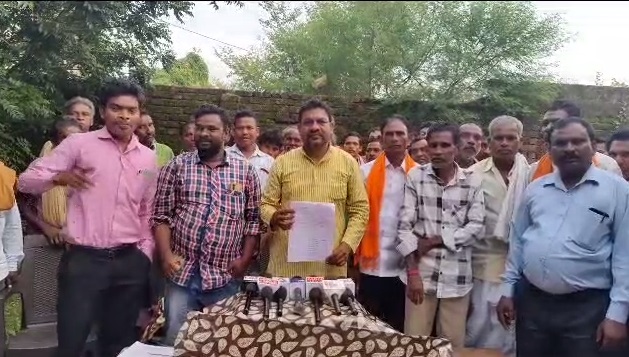 बीजेपी को बड़ा झटका : भाजपा के दिग्गज नेताओं सहित कार्यकर्ताओं ने दिया इस्तीफा