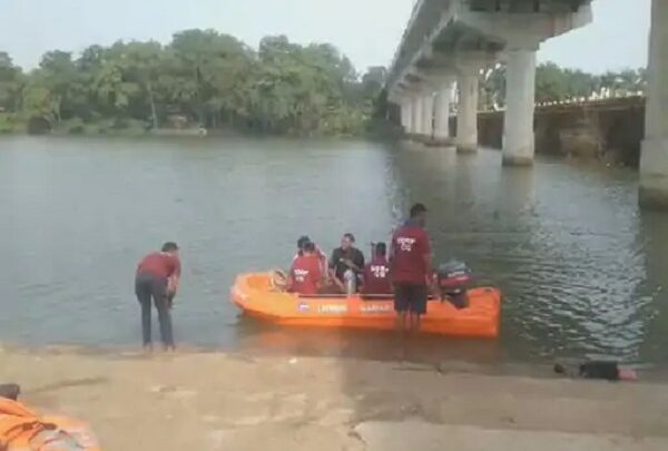 शिवनाथ नदी में बने पुल से शख्स ने लगाई छलांग, SDRF की टीम ने बाहर निकाला शव