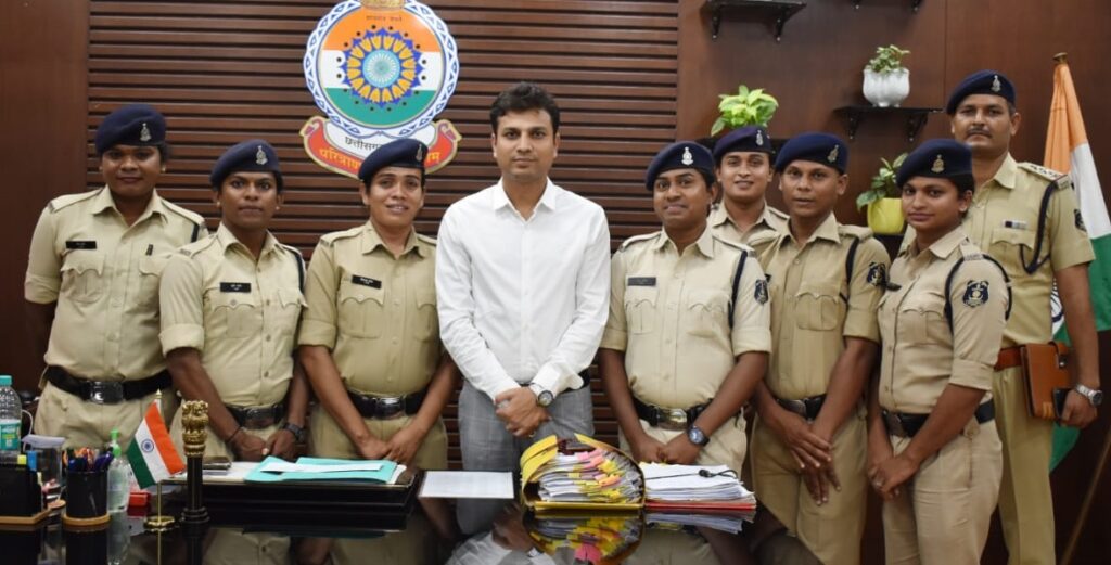 ट्रेनिंग से लौटे &ldquo;थर्ड जेंडर&rdquo; आरक्षकों को SSP ने विभिन्न थानों में दी पोस्टिंग