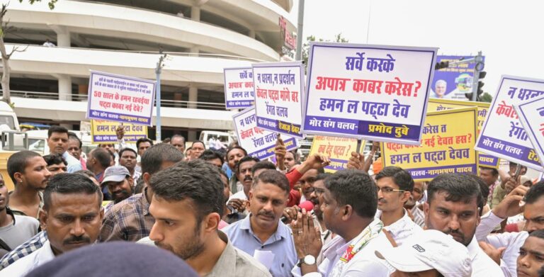 कांग्रेस नेता ने अपने ही विधायक के खिलाफ खोला मोर्चा, पट्टे को लेकर लगाया लापरवाही का आरोप