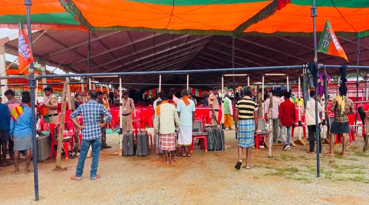 शाह नहीं पहुंचे, स्मृति दिखाएगी हरी झंडी?