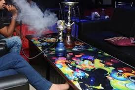 राजधानी के कई क्लबों और कैफे में पुलिस की दबिश