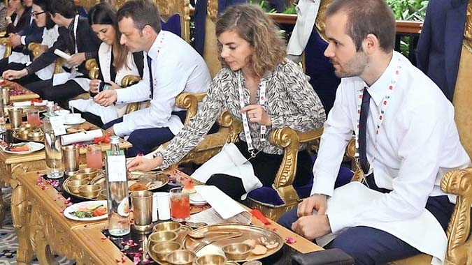 जी-20 शिखर सम्मेलन में भी दिखी छत्तीसगढ़ी संस्कृति, विदेशी मेहमानों ने खूब खाए फरा,चीला और लालभाजी