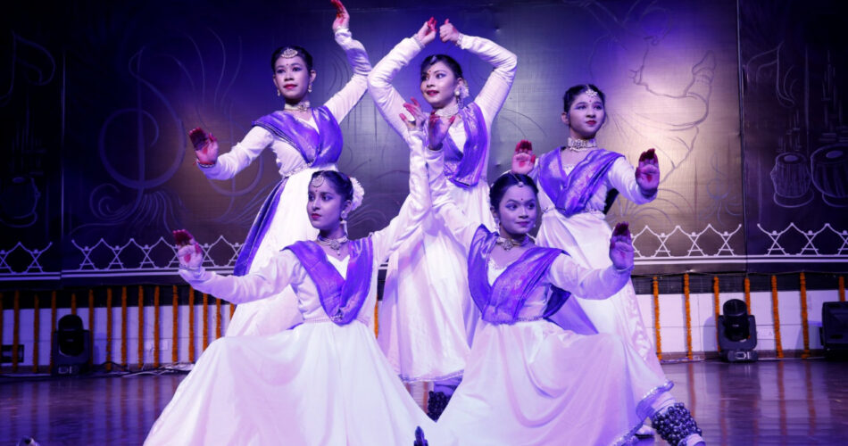 चक्रधर समारोह : संगीत संध्या दर्शकों के लिए रहा यादगार,कलाकारों ने अपनी बेहतरीन फारफार्मेंस से दर्शकों का जीता दिल