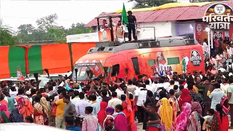 भाजपा की परिवर्तन यात्रा कल पहुंचेगी रायपुर, स्वागत की तैयारियों में भगवा रंग से सज रहा शहर