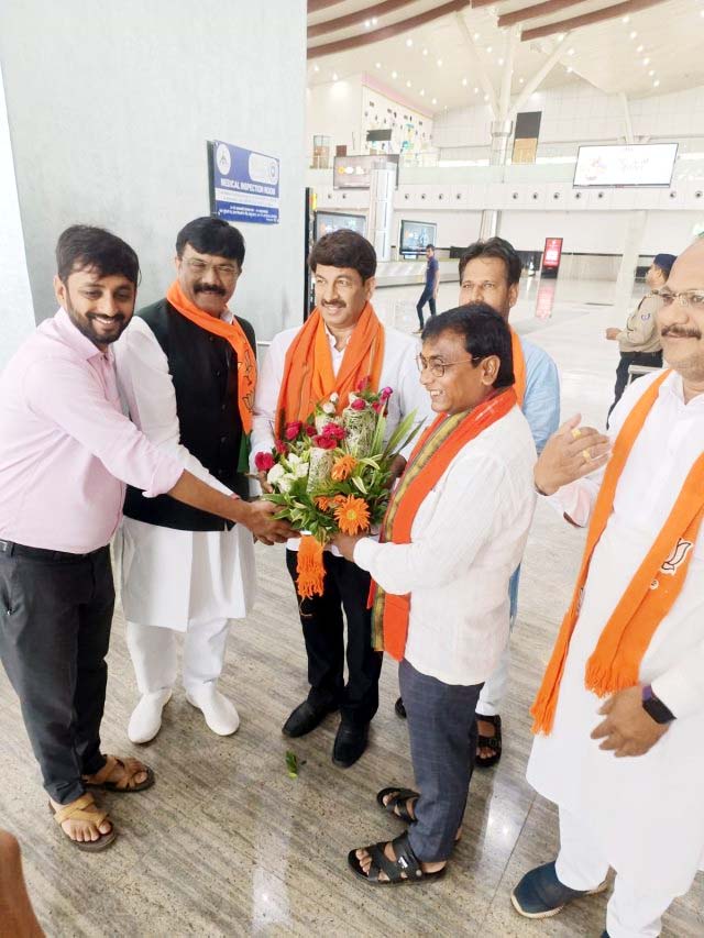 परिवर्तन यात्रा में शामिल होने रायपुर पहुंचे भाजपा सांसद मनोज तिवारी