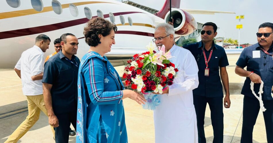 प्रियंका गांधी राजधानी रायपुर पहुंची मुख्यमंत्री भूपेश बघेल ने विमानतल पर किया आत्मीय स्वागत&hellip;..