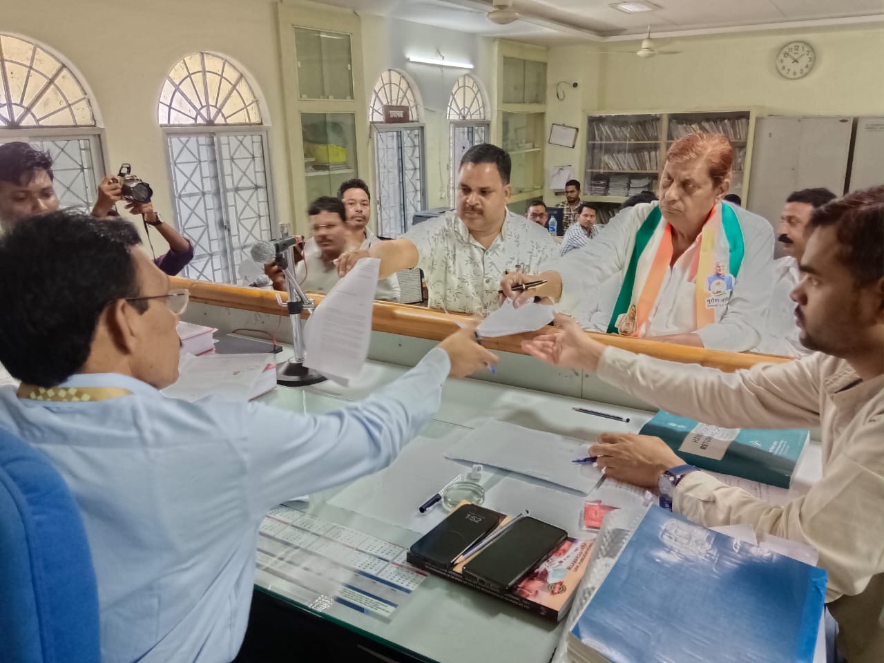 मोहम्मद अकबर ने कवर्धा से दाखिल किया नामांकन