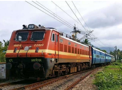 यात्रीगण कृपया ध्यान दें! त्यौहारों का सीजन आते ही कई ट्रेनें हुई रद्द, ये ट्रेने रहेंगी वेटिंग में