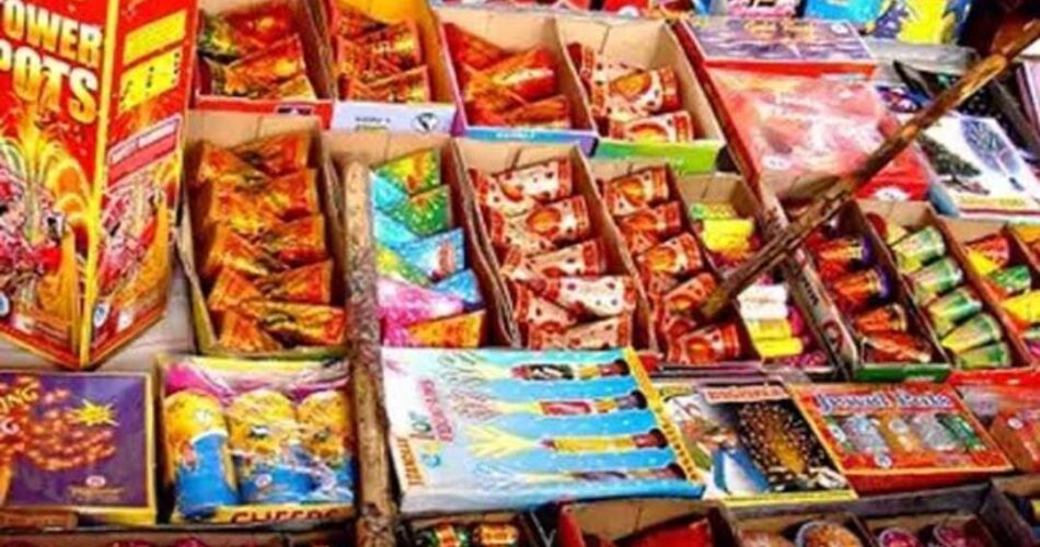 जिले में पटाखा दुकानों में आग से बचाव के संबंध में एडवाइजरी जारी, पालन नहीं करने पर होगी कार्रवाई 