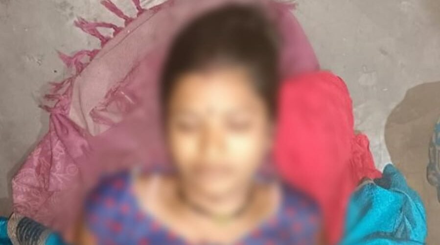 मासूम के सिर से उठा मां का साया...नवविवाहिता ने फांसी लगाकर की खुदकुशी