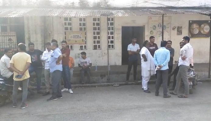 दर्दनाक हादसा : ट्रेलर और पिकअप वाहन में आमने-सामने जोरदार टक्कर...तीन युवकों की मौत