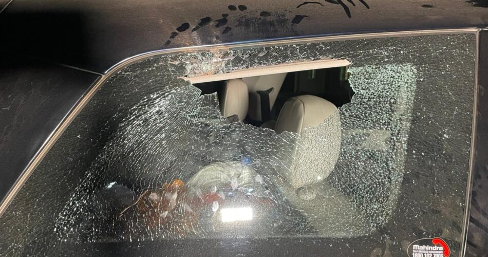 कांग्रेस प्रत्याशी के काफीले पर पथराव, गाड़ियां बुरी तरह क्षतिग्रस्त,केस दर्ज