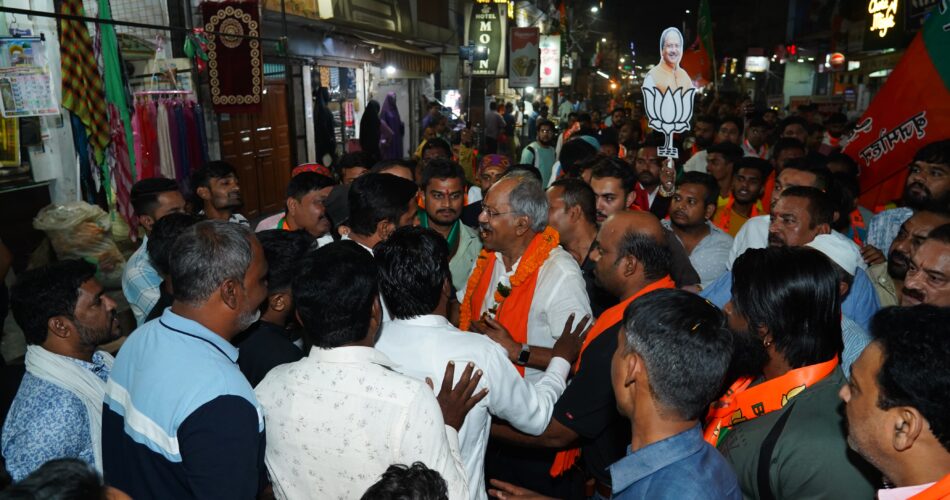  BREAKING : भाजपा विधायक बृजमोहन अग्रवाल पर हमला, बड़ी संख्या में थाने पहुंच प्रदर्शन कर रहे BJP कार्यकर्ता