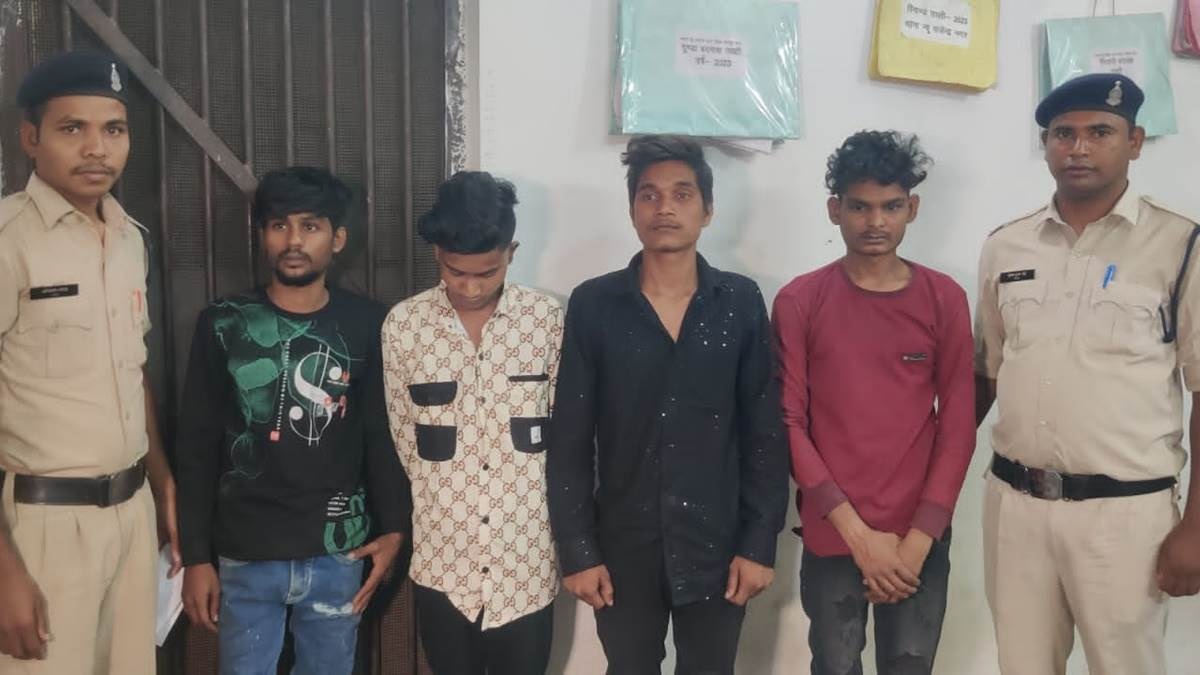 17 साल के युवक की लाठी-डंडे और धारदार हथियार से हमला कर बेरहमी से हत्&zwj;या...4 हिरासत में