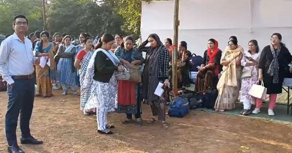 आज सुबह 7 बजे से 814 मतदान केंद्रों के लिए मतदान सामग्रियों का वितरण शुरू,पुलिस और जवान तैनात