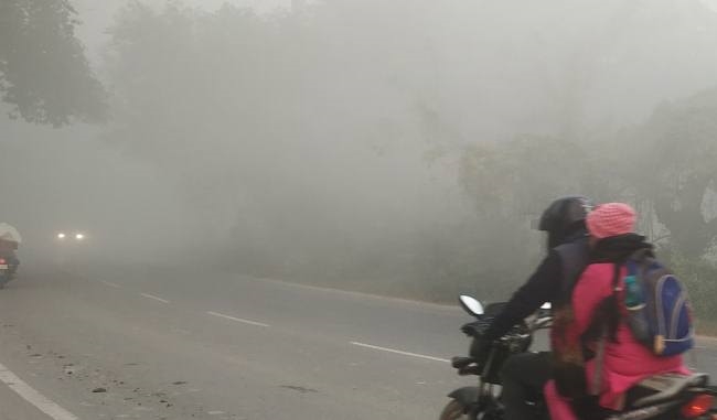  मौसम ने बदली करवट, पड़ रही कड़ाके की ठंड,कंबल और चादर की मांग बढ़ी