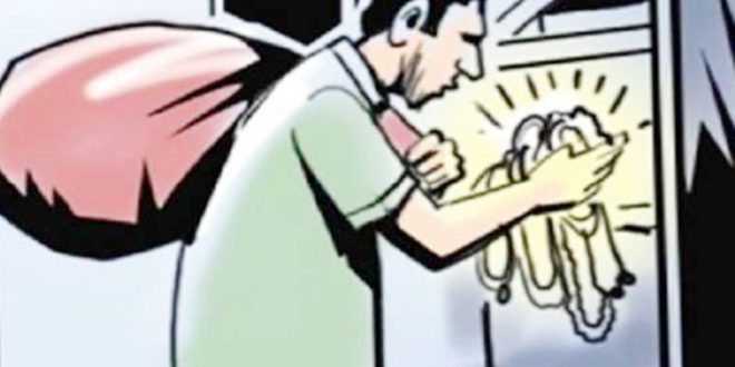 चोरों का आतंक, प्रॉपर्टी डीलर के मकान को बनाया निशाना, कैश और गहने समेत 21 लाख की चोरी