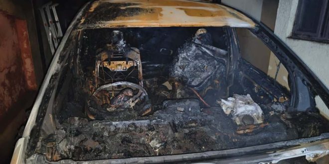 आईएएस के घर पर चार्जिंग में लगी EV कार में ब्लास्ट, 2 कार समेत एक AC जलकर खाक