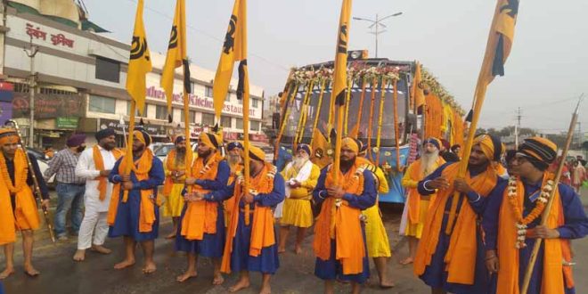 सिख समाज द्वारा निकाली जा रही भव्य रैली, प्रकाश पर्व को लेकर भारी उत्साह