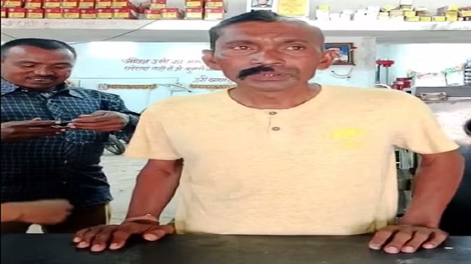 शर्त हारने के बाद भाजपा कार्यकर्ता ने मुंडवाया आधा सिर और मूंछ, खूब हो रही चर्चा 