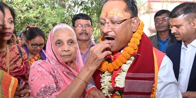 सत्ता की बागडोर संभालने से पहले मुख्यमंत्री विष्णुदेव साय ने लिया मां का आशीर्वाद