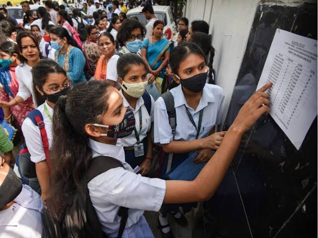 छत्तीसगढ़ 10वी बोर्ड का रिजल्ट जारी 75.61% स्टूडेंट्स हुए पास जशपुर की सिमरन सब्बा ने किया टॉप...