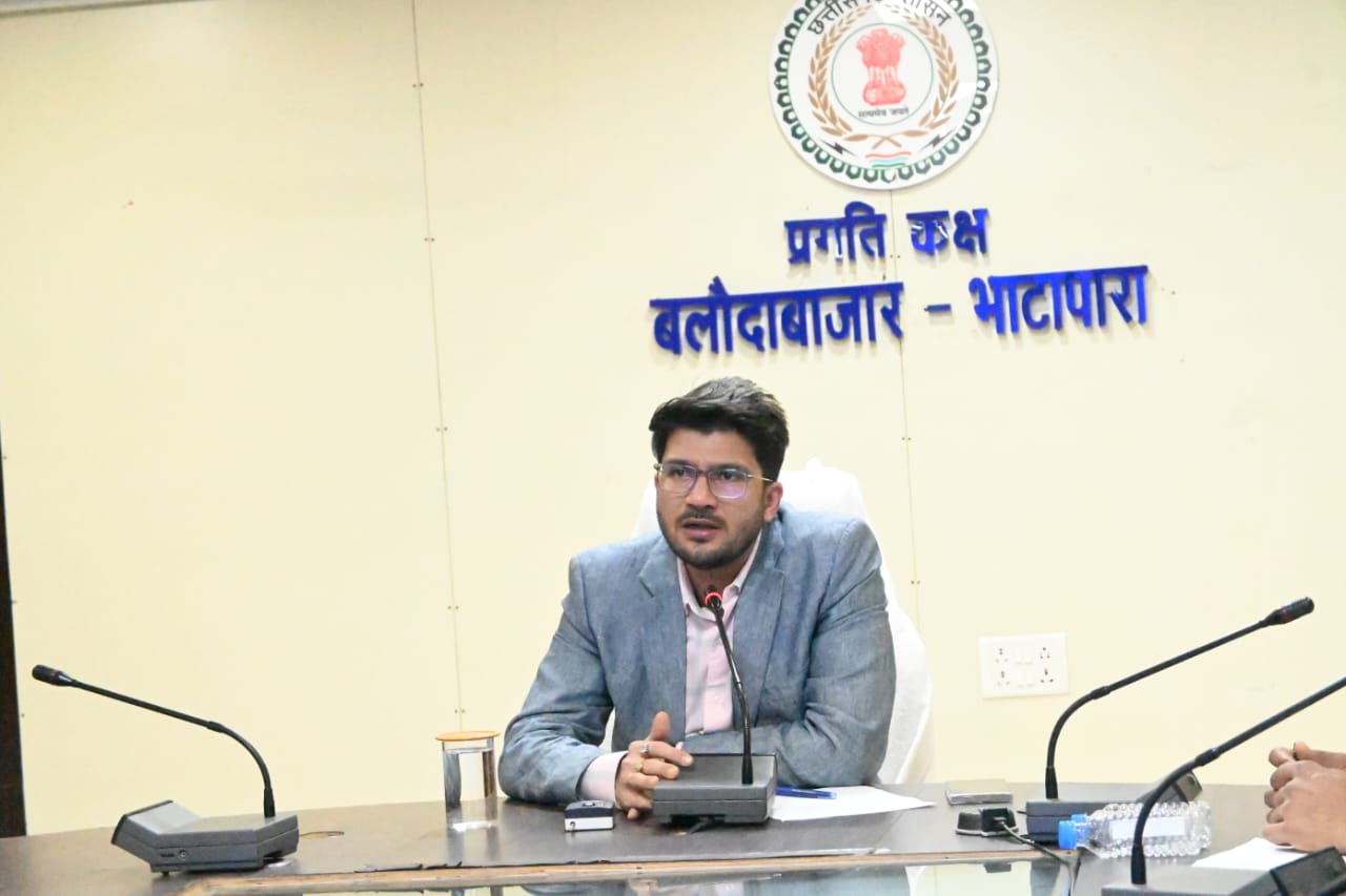 श्री सीमेंट संयंत्र खपराडीह में हुई घटना को लेकर कलेक्टर श्री दीपक सोनी का कड़ा रुख, लगाई सभी सीमेंट संयंत्रों के अधिकारियों की क्लास