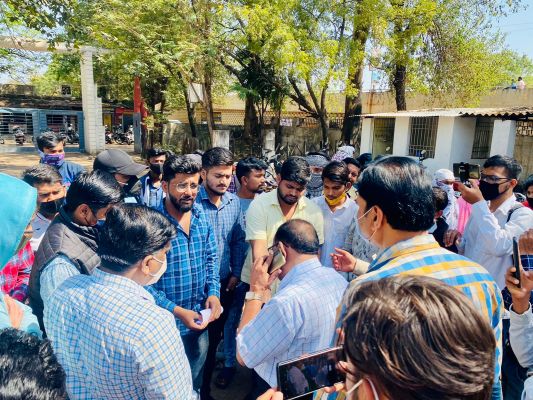  दुर्ग: ऑनलाइन परीक्षा कराने NSUI के नेताओ ने हेमचंद्र विवि के रजिस्ट्रार को सौंपा ज्ञापन&hellip; 